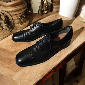 EUC Women's Liberty Black Leather Munro American Shoes